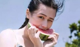 夏天吃瓜情侣头像,情侣头像里的夏日风情